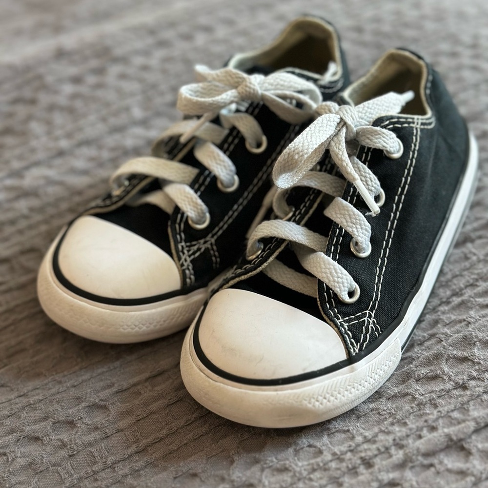 low top toddler converse (black)